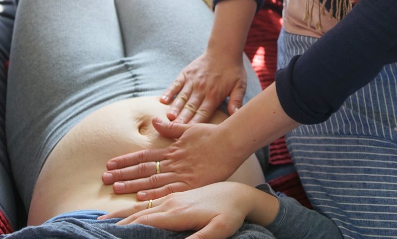 Kuscheln auf dem Bauch